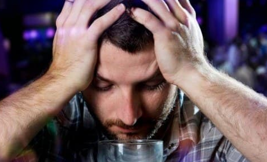 Pourquoi certaines personnes deviennent plus facilement dépendantes à l'alcool?