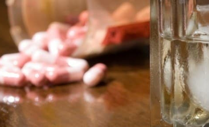 Quelles différences y a-t-il entre un sevrage de drogue et un sevrage d'alcool?