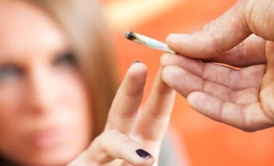 Comment éviter le piège de la drogue à l'adolescence?